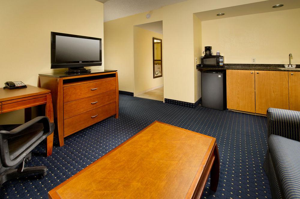 Holiday Inn Express Miami Airport Doral Area By Ihg Екстериор снимка