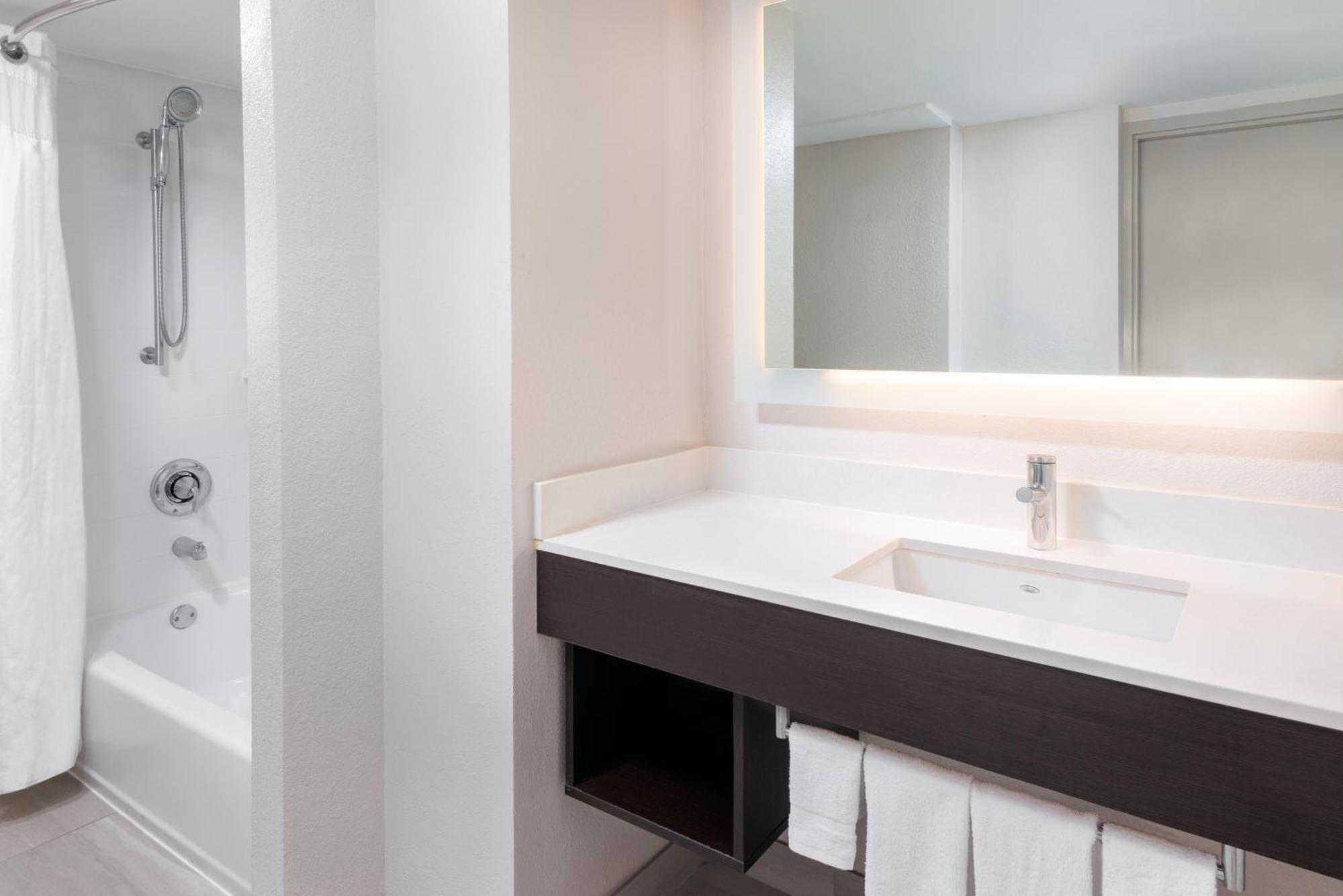 Holiday Inn Express Miami Airport Doral Area By Ihg Екстериор снимка