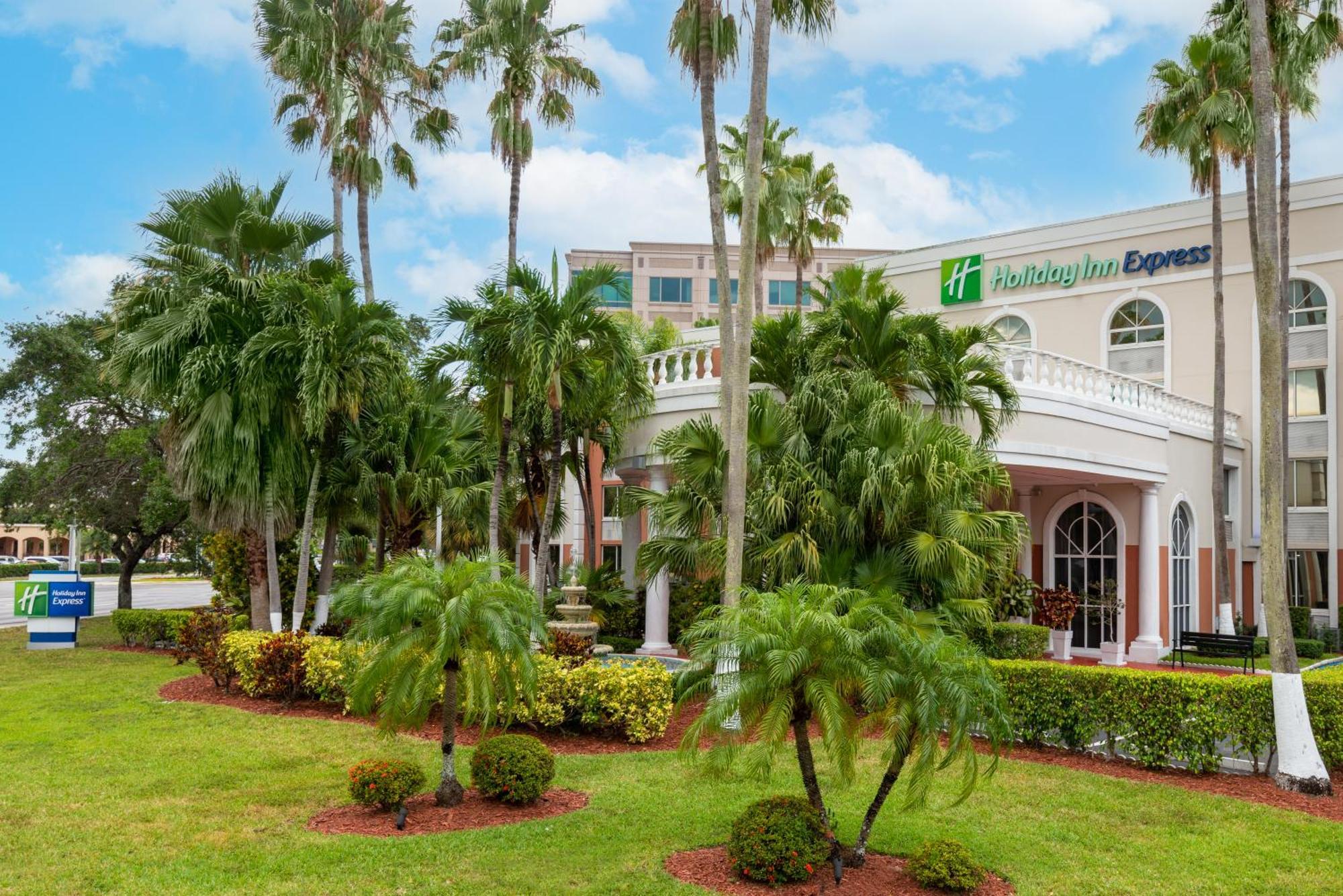 Holiday Inn Express Miami Airport Doral Area By Ihg Екстериор снимка