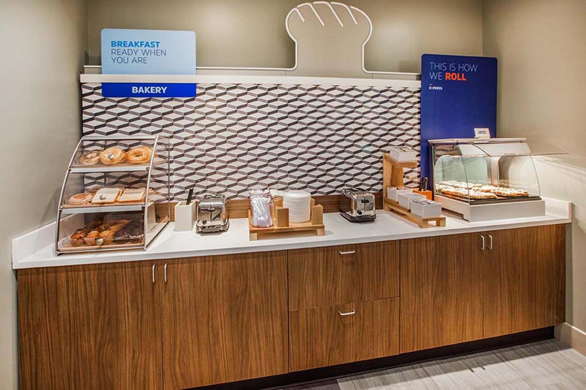 Holiday Inn Express Miami Airport Doral Area By Ihg Екстериор снимка