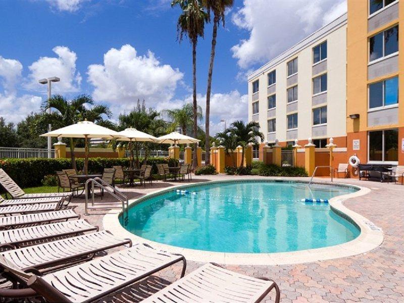 Holiday Inn Express Miami Airport Doral Area By Ihg Екстериор снимка