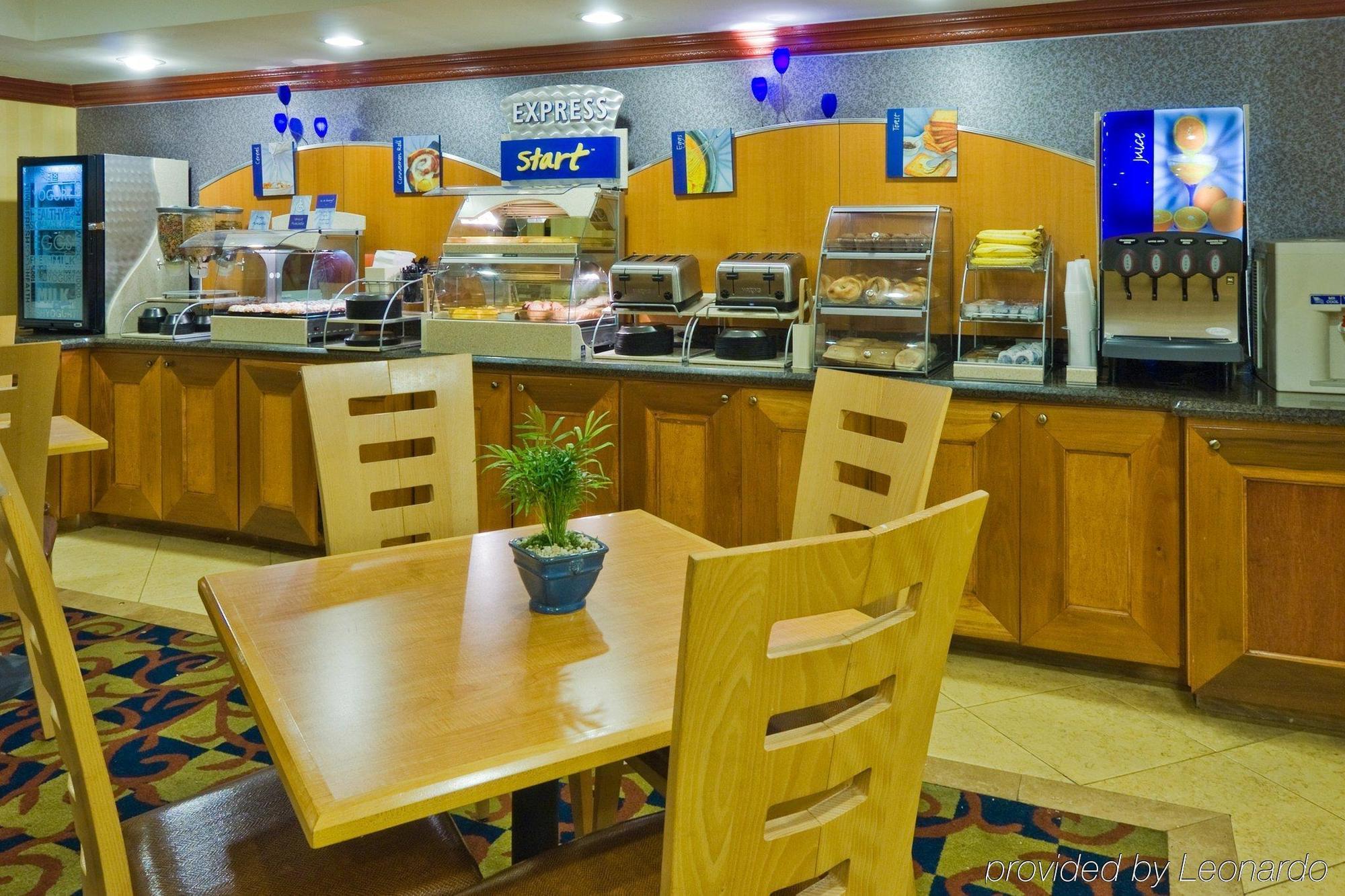 Holiday Inn Express Miami Airport Doral Area By Ihg Екстериор снимка
