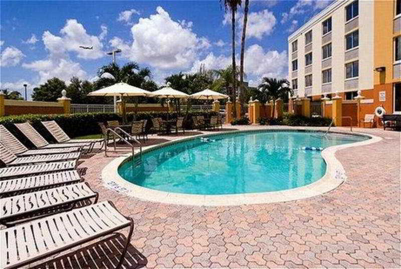 Holiday Inn Express Miami Airport Doral Area By Ihg Екстериор снимка
