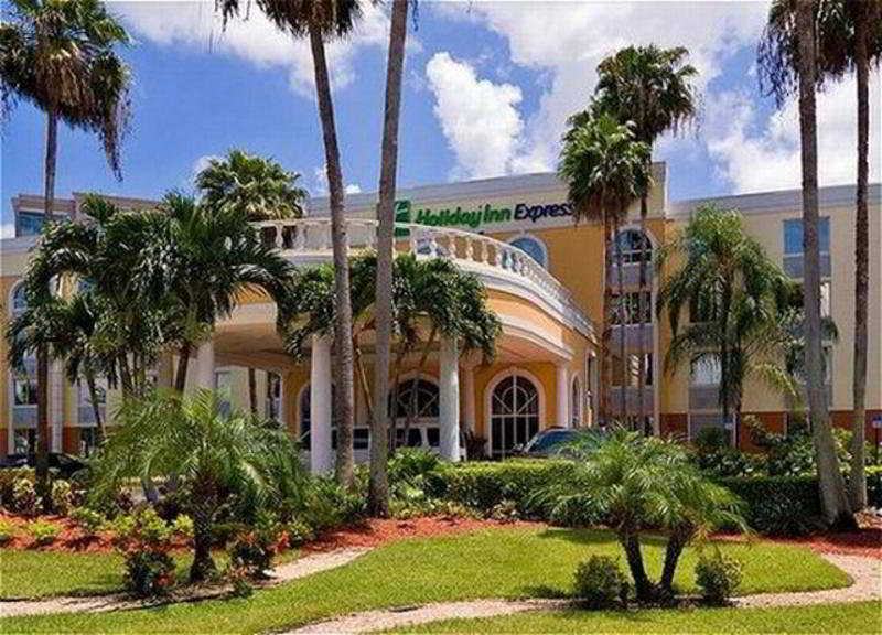 Holiday Inn Express Miami Airport Doral Area By Ihg Екстериор снимка
