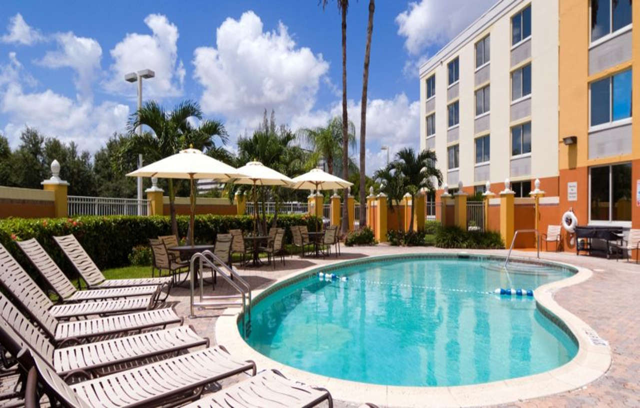 Holiday Inn Express Miami Airport Doral Area By Ihg Екстериор снимка